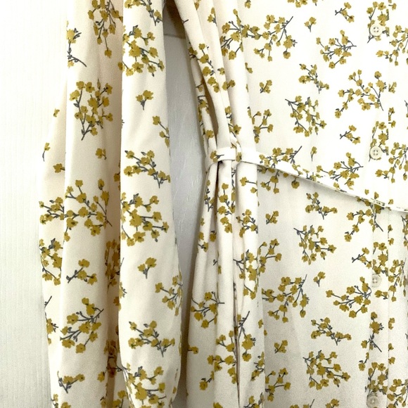 Uniqlo Dresses & Skirts - Uniqlo dress, yellow floral